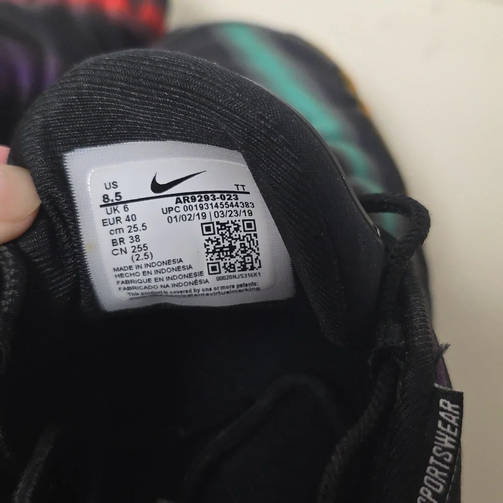 Nike AirMax Sneakers - Picture 6 of 6